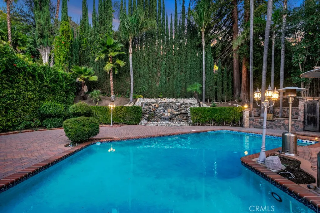 4446 Hayvenhurst Avenue, Encino, California 91436 home-pic-56