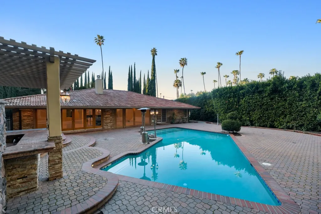 4446 Hayvenhurst Avenue, Encino, California 91436 home-pic-42