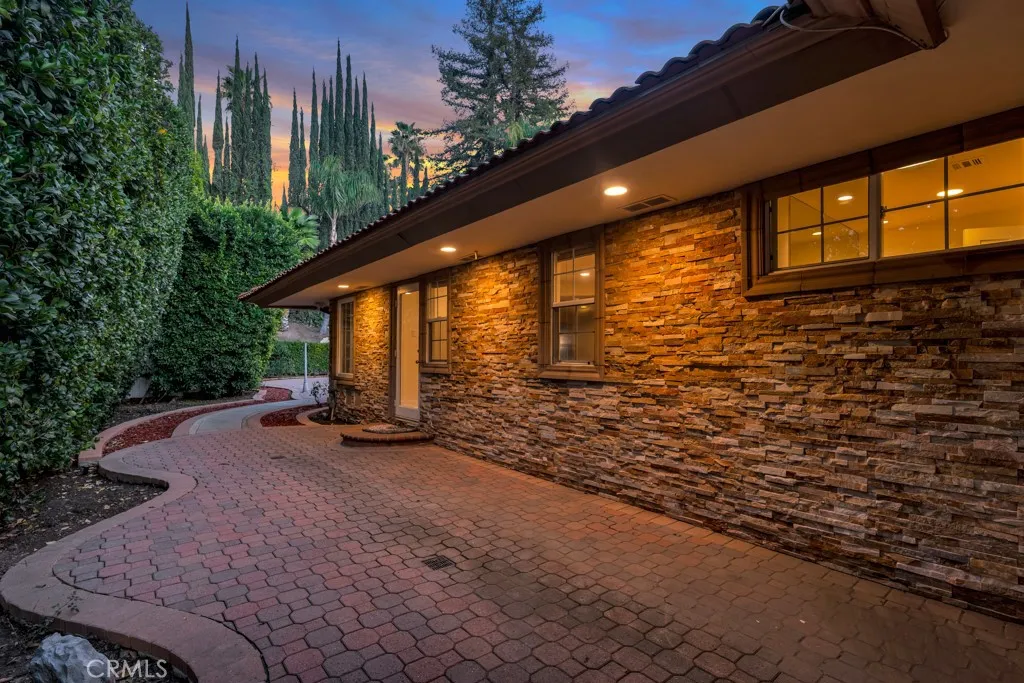 4446 Hayvenhurst Avenue, Encino, California 91436 home-pic-53