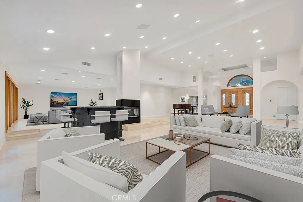 4446 Hayvenhurst Avenue, Encino, California 91436 home-pic-12