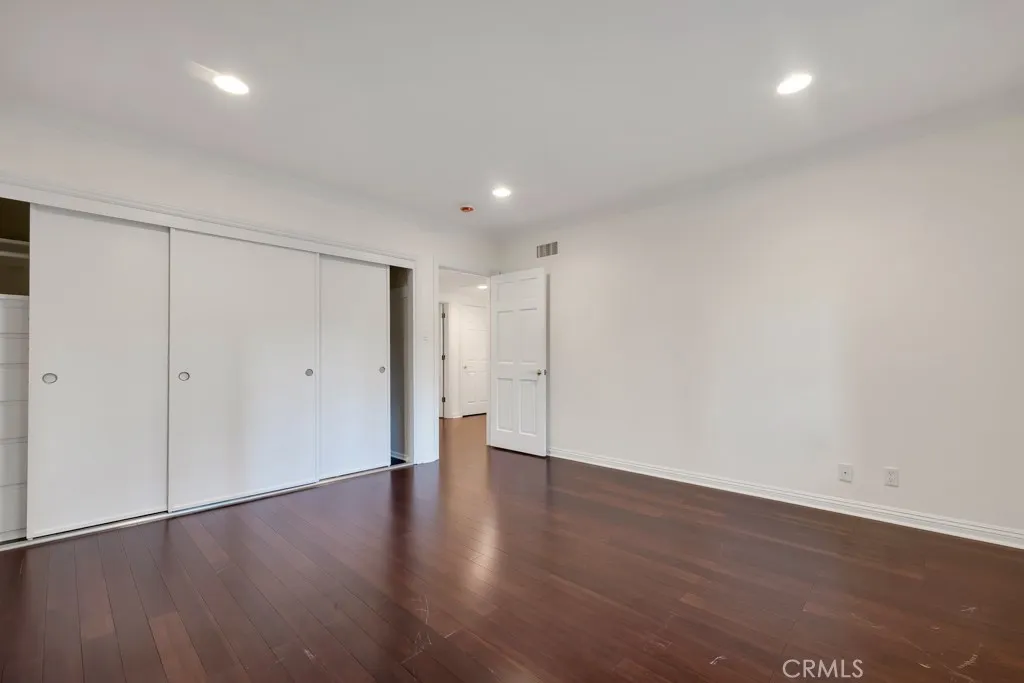 4446 Hayvenhurst Avenue, Encino, California 91436 home-pic-37