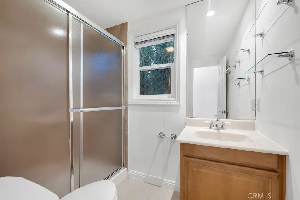 4446 Hayvenhurst Avenue, Encino, California 91436 home-pic-22