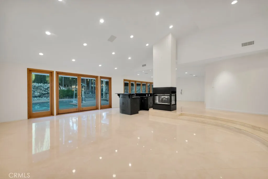 4446 Hayvenhurst Avenue, Encino, California 91436 home-pic-14