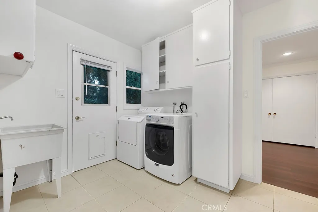 4446 Hayvenhurst Avenue, Encino, California 91436 home-pic-23