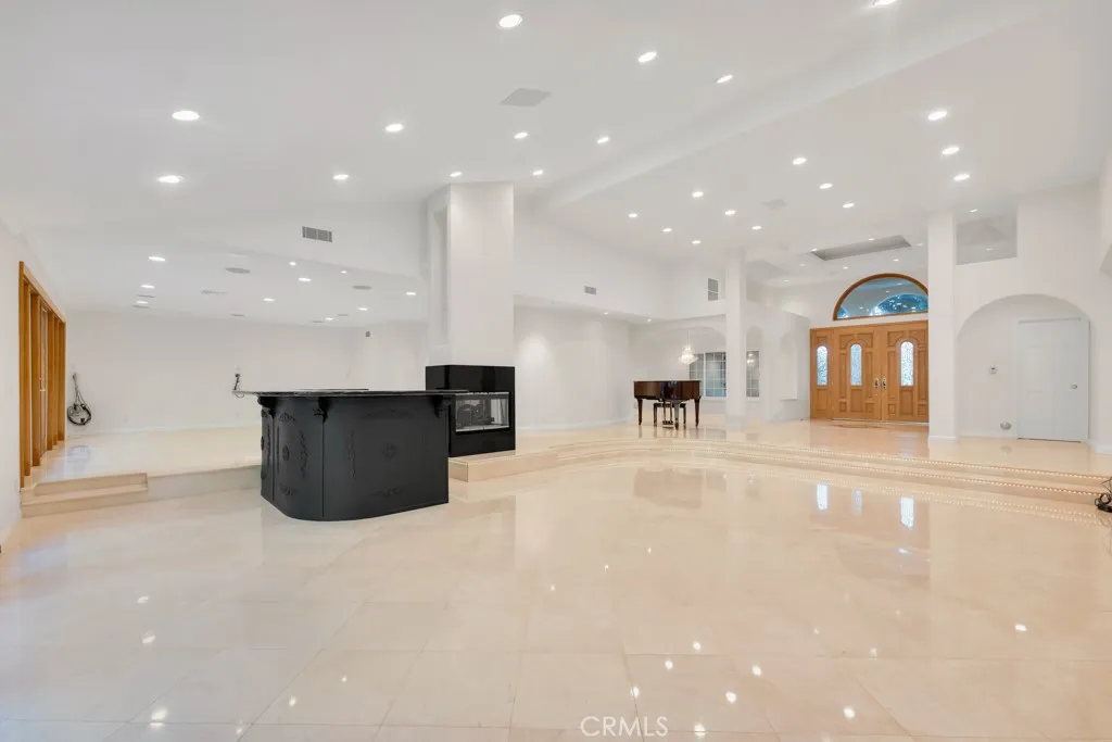 4446 Hayvenhurst Avenue, Encino, California 91436 home-pic-13