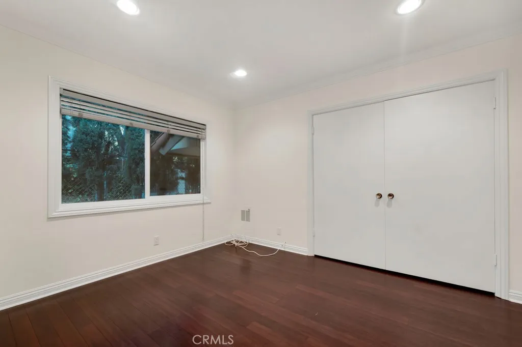 4446 Hayvenhurst Avenue, Encino, California 91436 home-pic-24