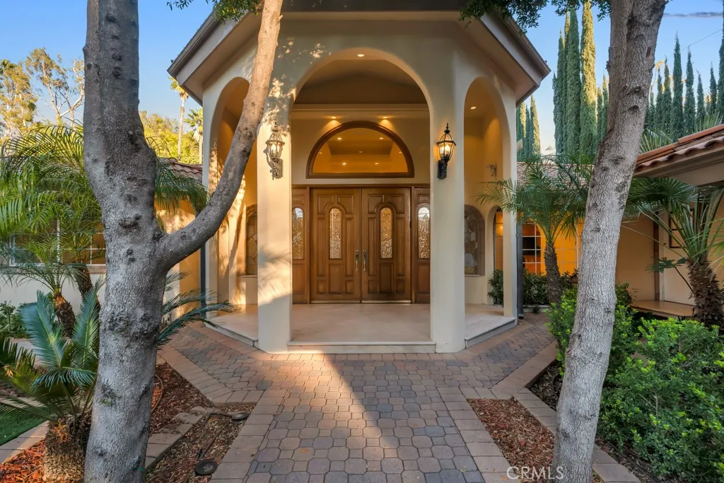 4446 Hayvenhurst Avenue, Encino, California 91436 home-pic-2