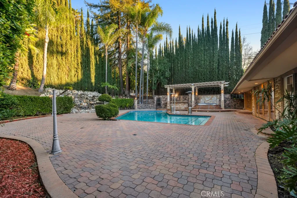 4446 Hayvenhurst Avenue, Encino, California 91436 home-pic-45