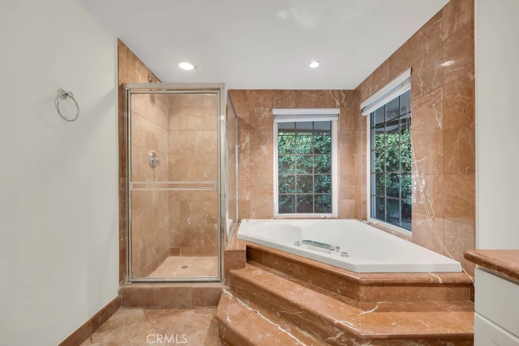 4446 Hayvenhurst Avenue, Encino, California 91436 home-pic-34