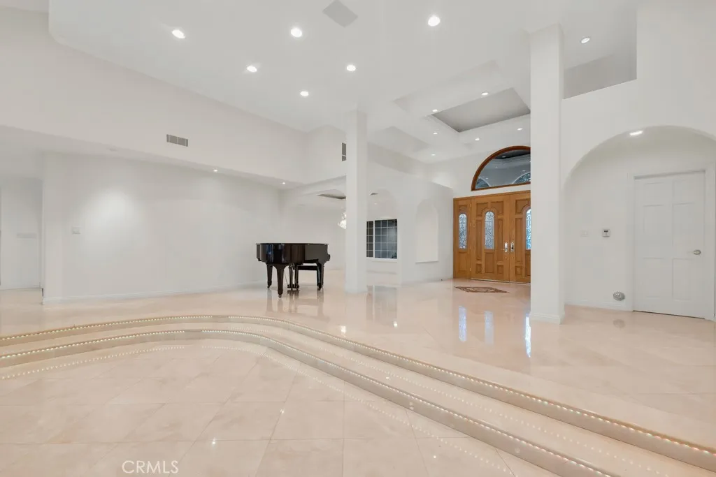 4446 Hayvenhurst Avenue, Encino, California 91436 home-pic-15