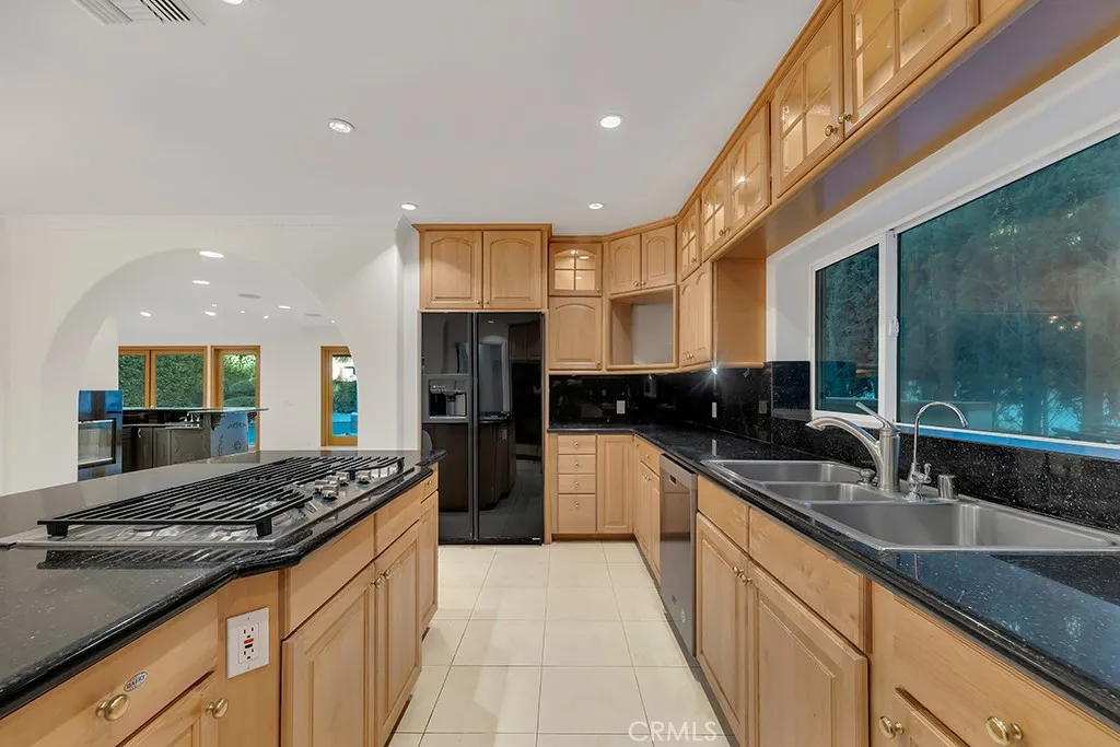 4446 Hayvenhurst Avenue, Encino, California 91436 home-pic-20