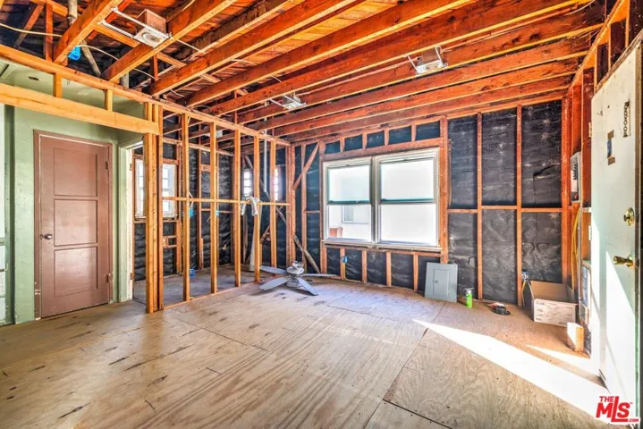 Back Unit Living Room