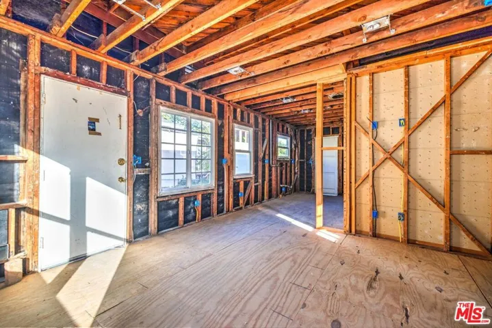 Back Unit Living Room