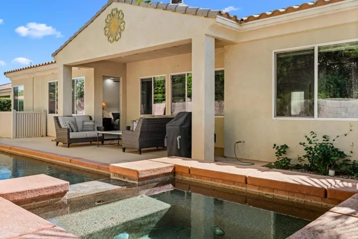 006_33-78370_via_dijon-20_adv_rt_pool_co