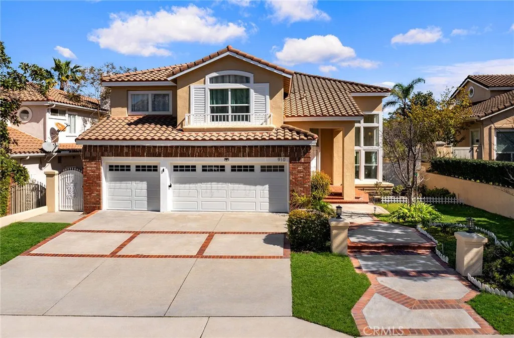 910 S Barton Court, Anaheim, California 92808 home-pic-1