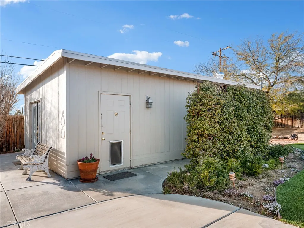 19544 Oneida, Apple Valley, California 92307 home-pic-44