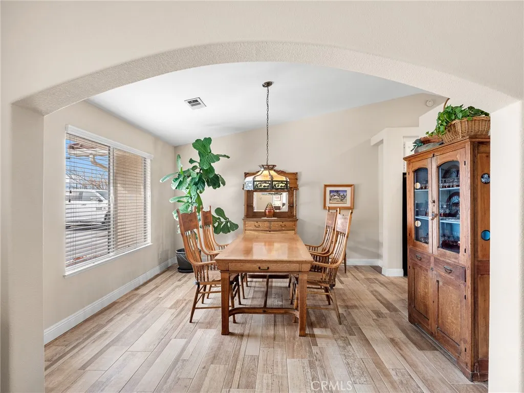 19544 Oneida, Apple Valley, California 92307 home-pic-12