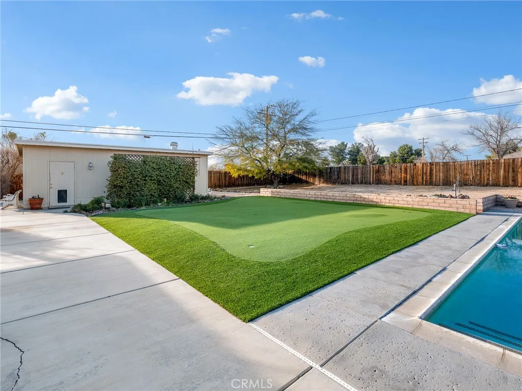 19544 Oneida, Apple Valley, California 92307 home-pic-48