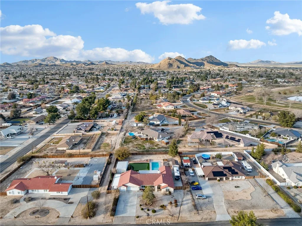 19544 Oneida, Apple Valley, California 92307 home-pic-5