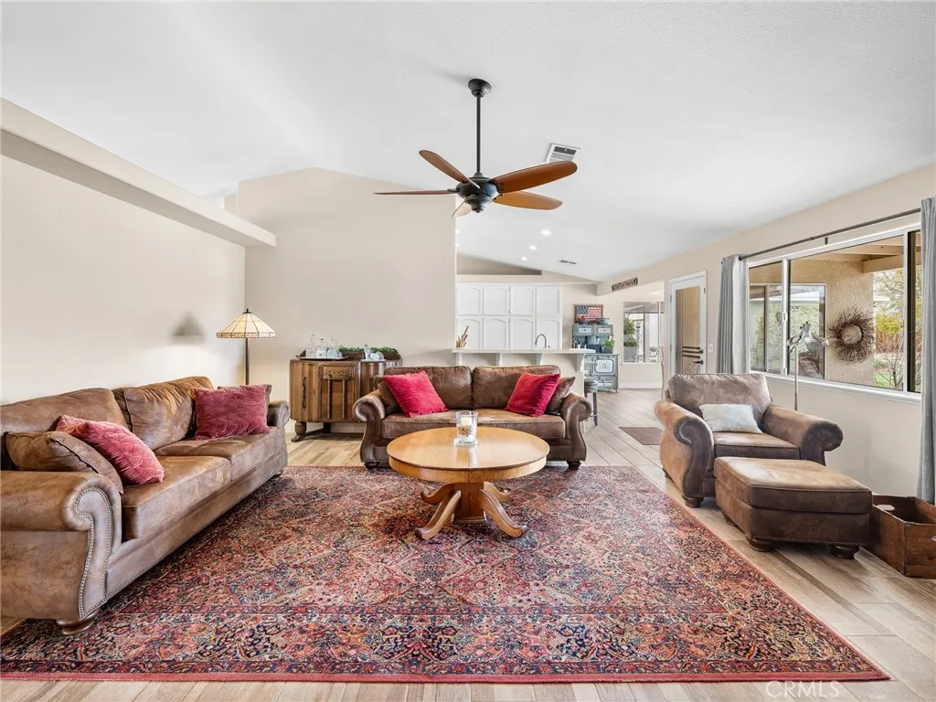 19544 Oneida, Apple Valley, California 92307 home-pic-15