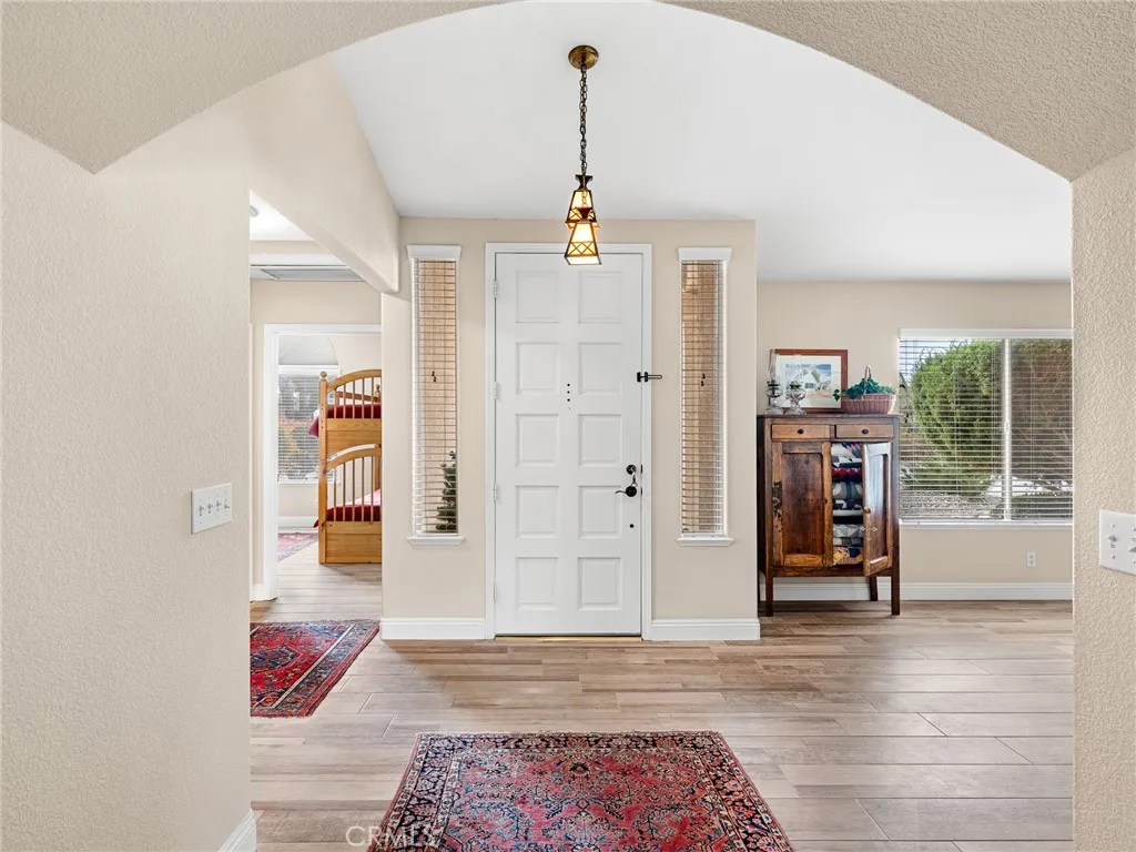 19544 Oneida, Apple Valley, California 92307 home-pic-8