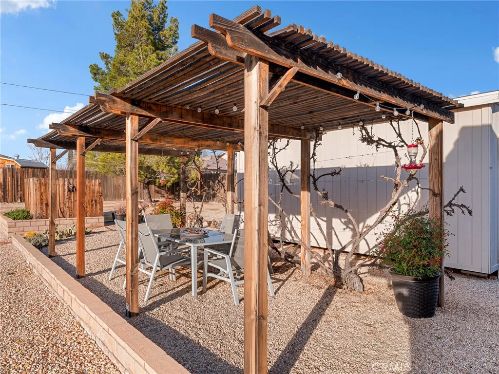19544 Oneida, Apple Valley, California 92307 home-pic-54