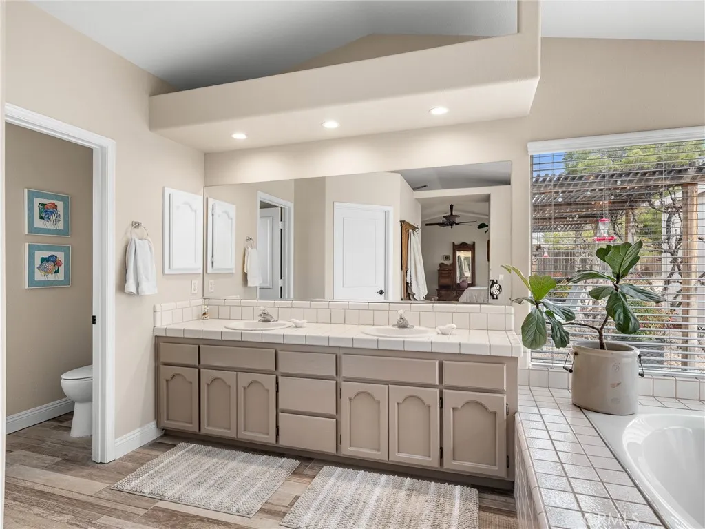19544 Oneida, Apple Valley, California 92307 home-pic-29