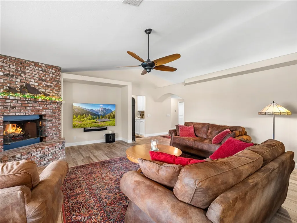 19544 Oneida, Apple Valley, California 92307 home-pic-14