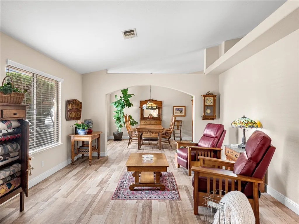 19544 Oneida, Apple Valley, California 92307 home-pic-9