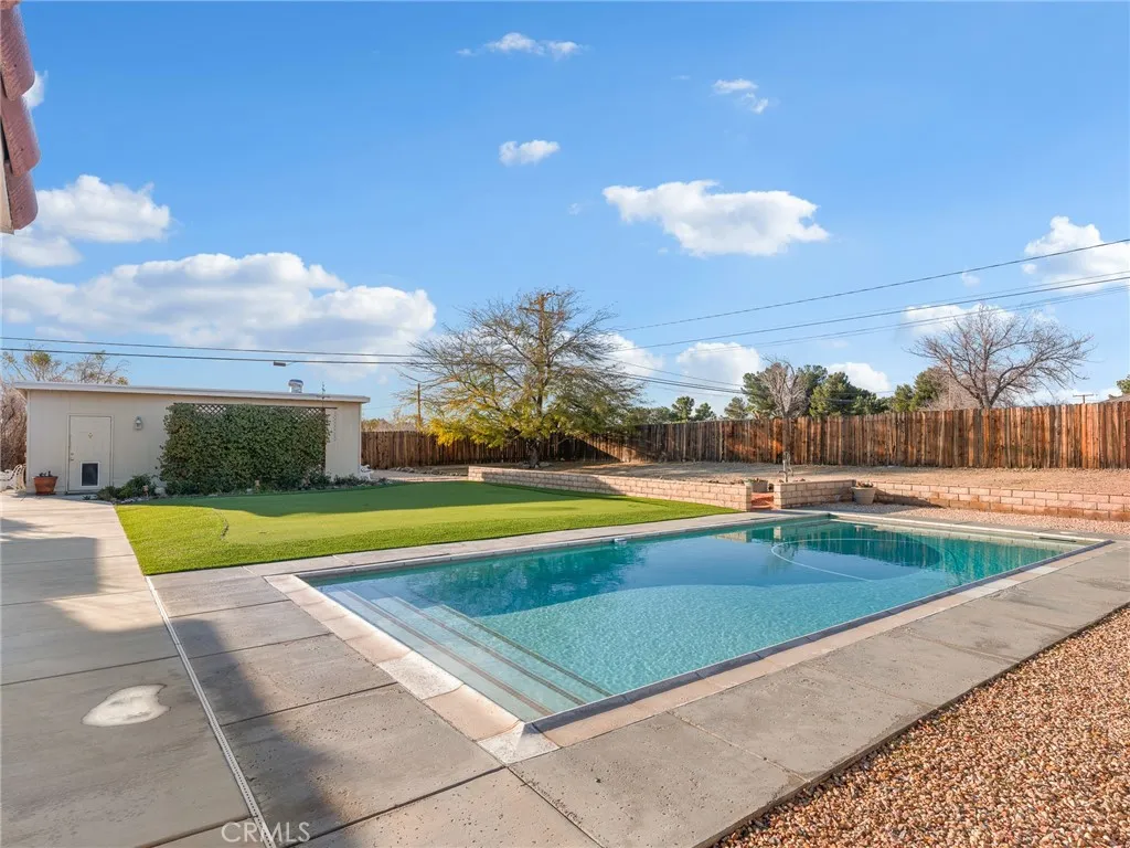 19544 Oneida, Apple Valley, California 92307 home-pic-50