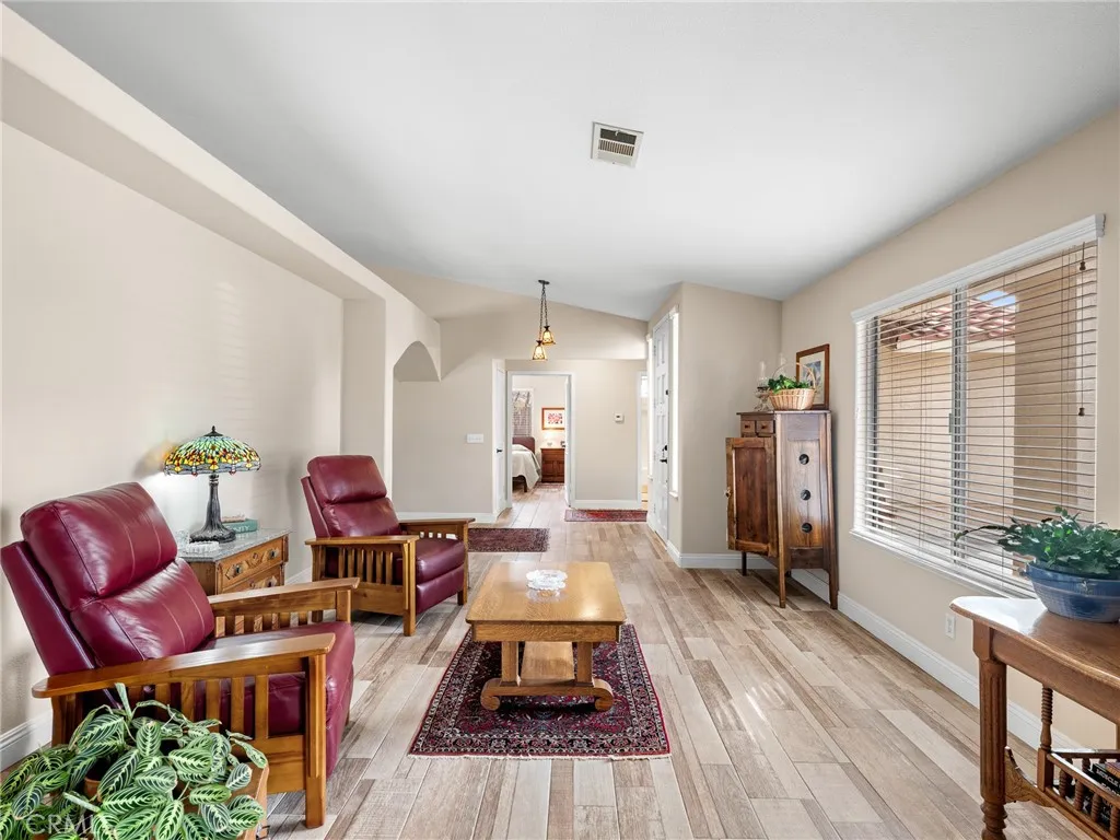 19544 Oneida, Apple Valley, California 92307 home-pic-11