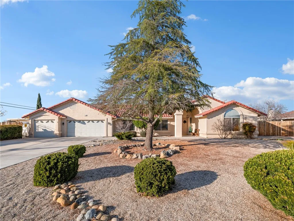 19544 Oneida, Apple Valley, California 92307 home-pic-1