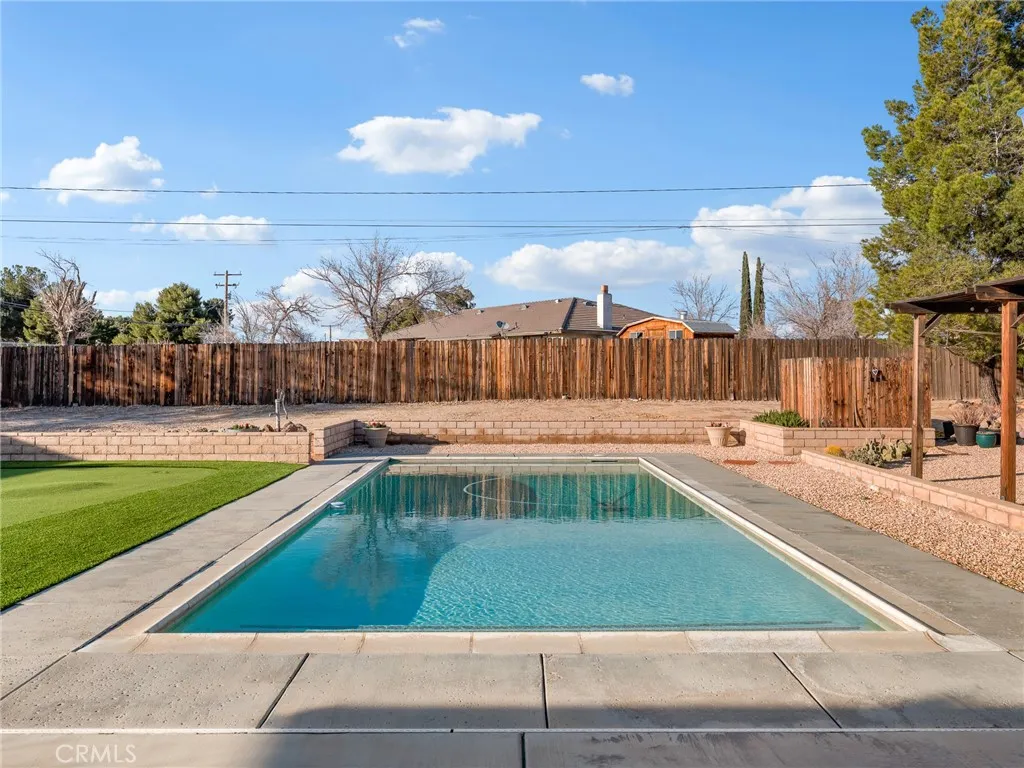 19544 Oneida, Apple Valley, California 92307 home-pic-51