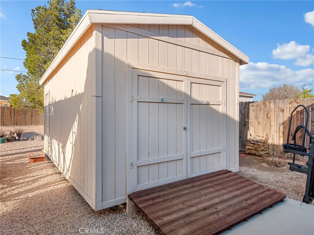 19544 Oneida, Apple Valley, California 92307 home-pic-56