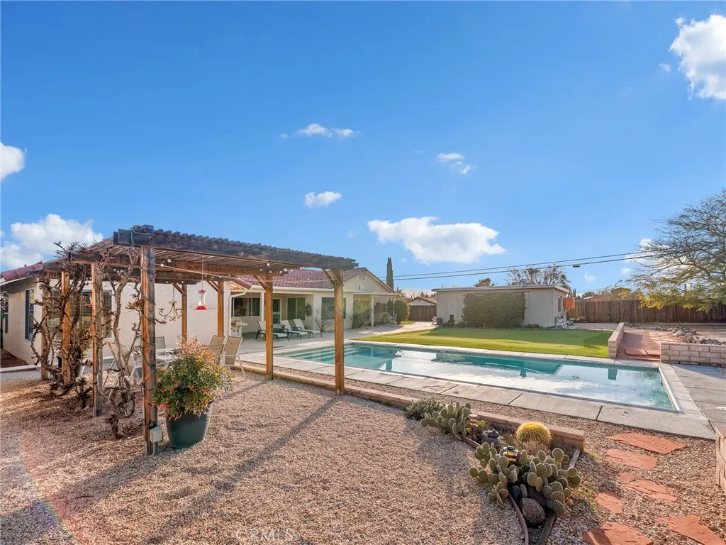 19544 Oneida, Apple Valley, California 92307 home-pic-61
