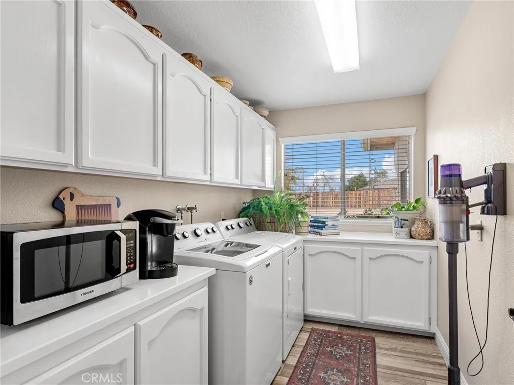 19544 Oneida, Apple Valley, California 92307 home-pic-23