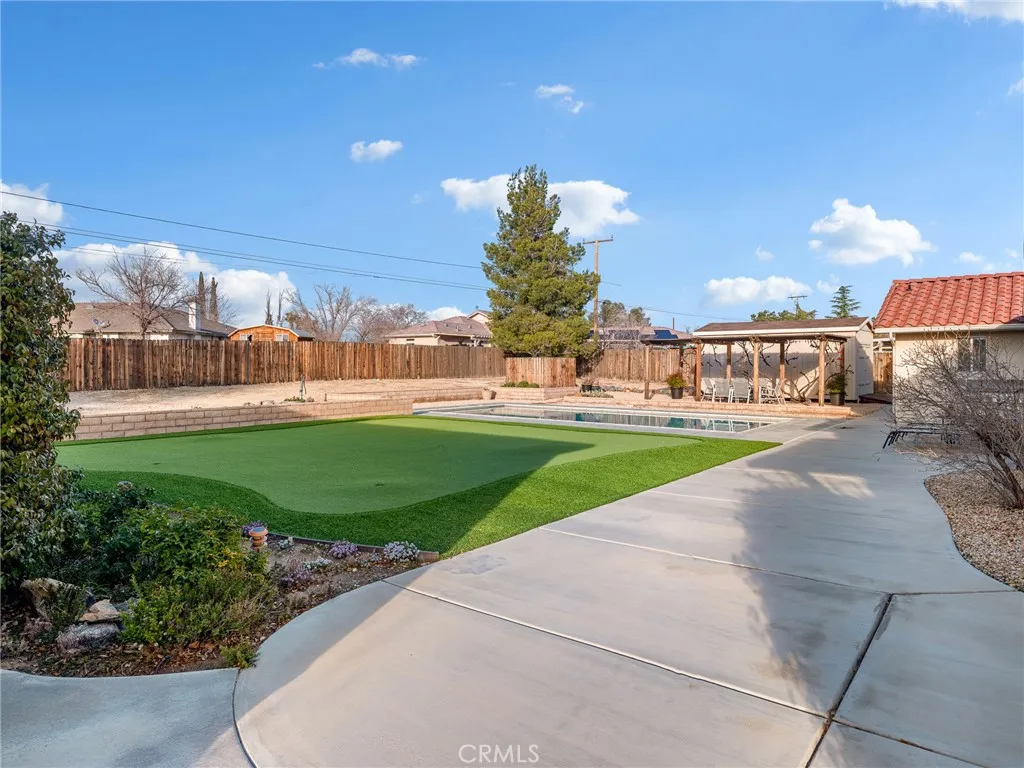 19544 Oneida, Apple Valley, California 92307 home-pic-58