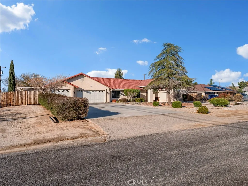 19544 Oneida, Apple Valley, California 92307 home-pic-46