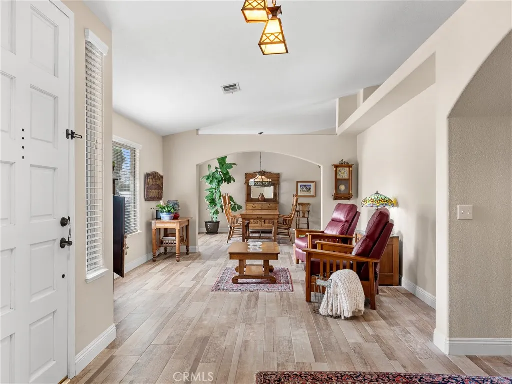 19544 Oneida, Apple Valley, California 92307 home-pic-10