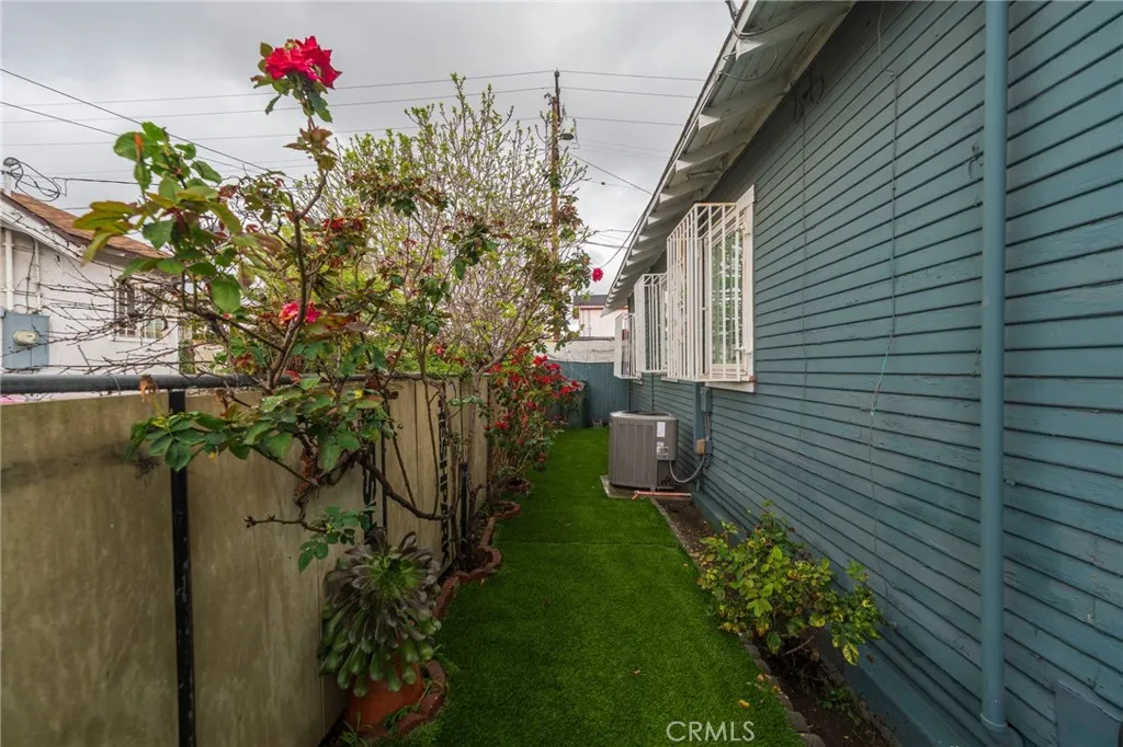 1219 W 98th, Los Angeles, California 90044 home-pic-1