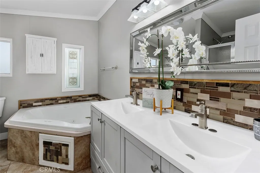 Main Suite Bathroom