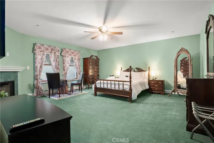 Bedroom With Fireplace and Jet Tube/Second Floor