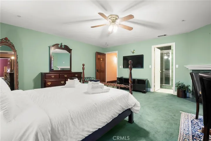 Bedroom With Fireplace and Jet Tube/Second Floor