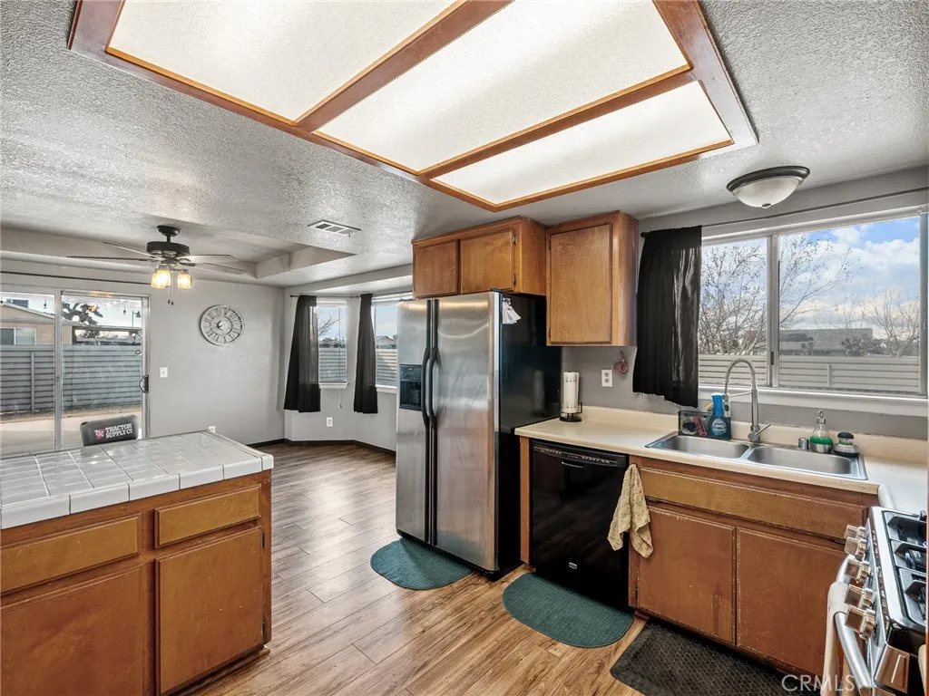 9890 Solano, Victorville, California 92392 home-pic-13