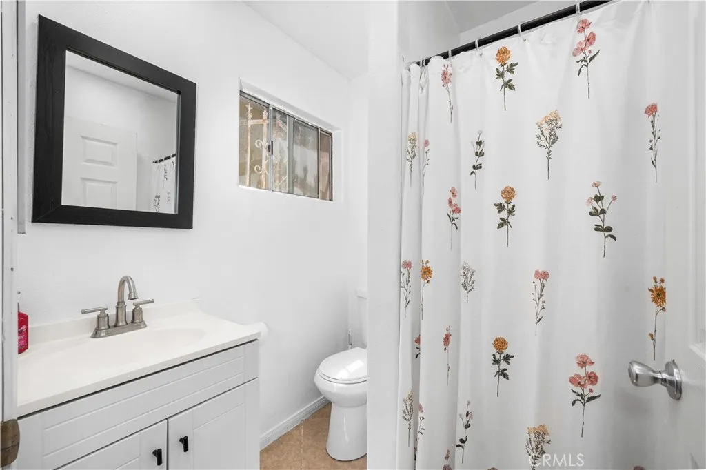 1808 S Van Ness Avenue, Santa Ana, California 92707 home-pic-23