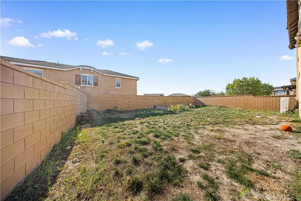 15609 Paprika Lane, Fontana, California 92336 home-pic-9