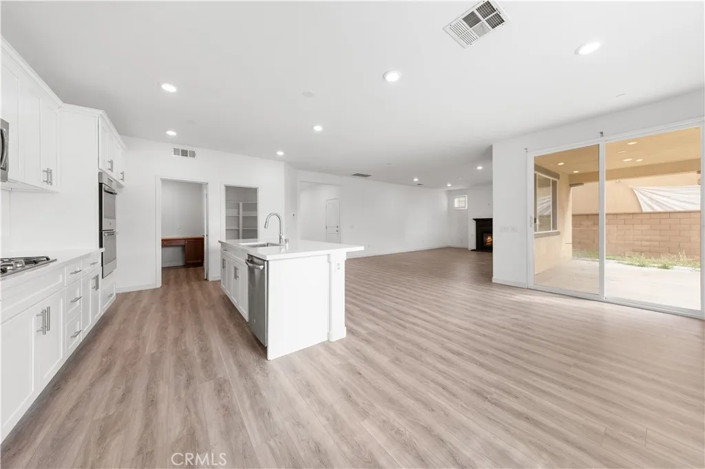 15609 Paprika Lane, Fontana, California 92336 home-pic-40