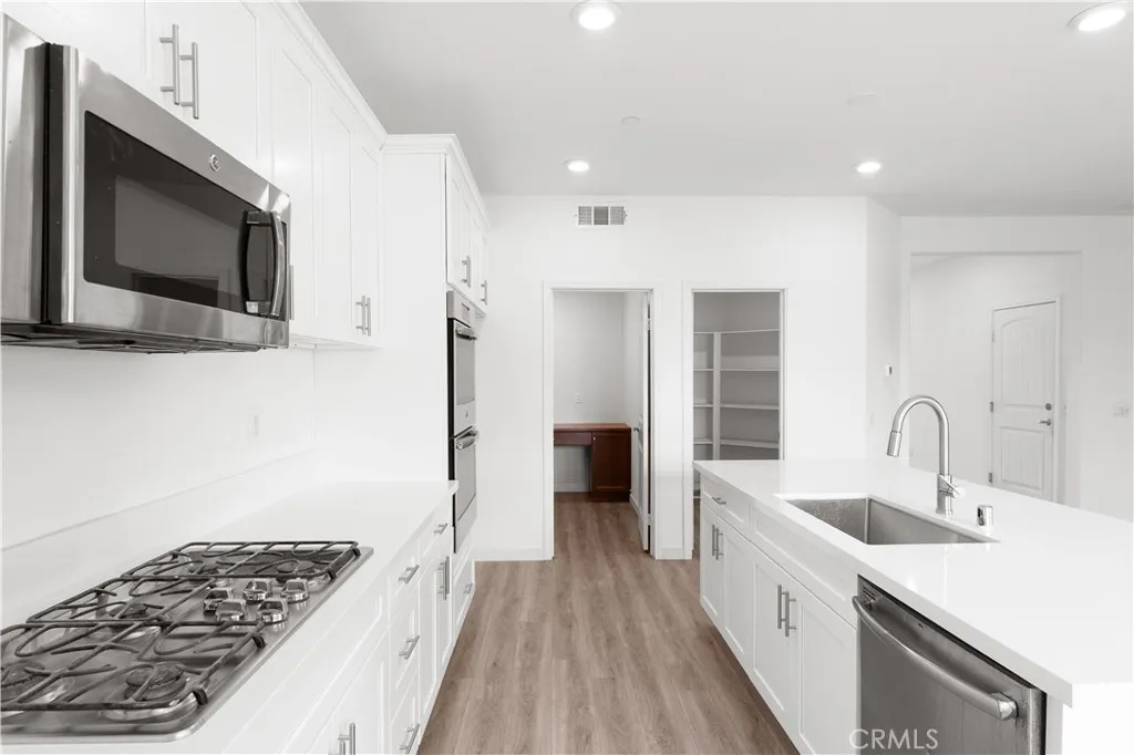 15609 Paprika Lane, Fontana, California 92336 home-pic-39