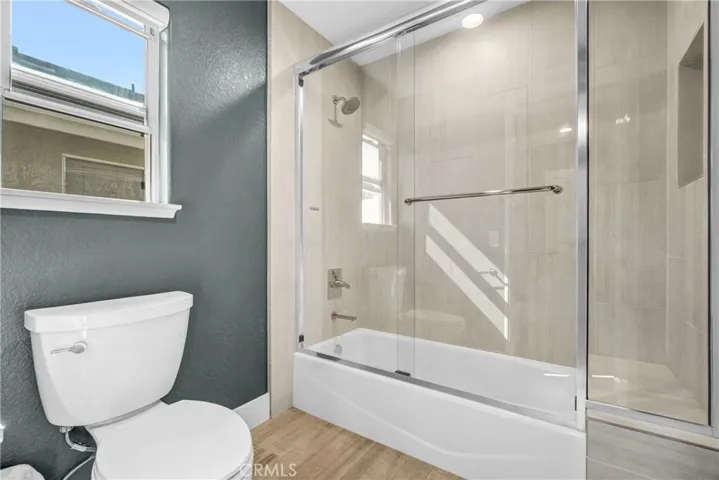 Upstairs full bathroom