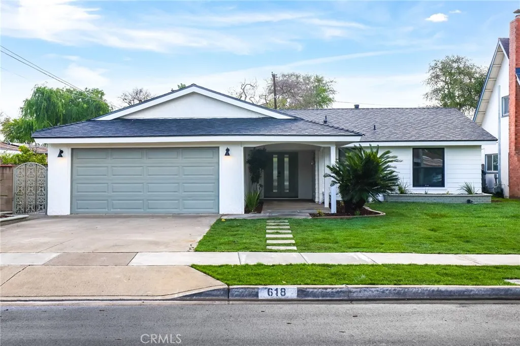 618 N Lincoln, Fullerton, California 92831 home-pic-1